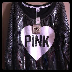 ⭐️VERY RARE 2011 VS Fashion Show Top⭐️